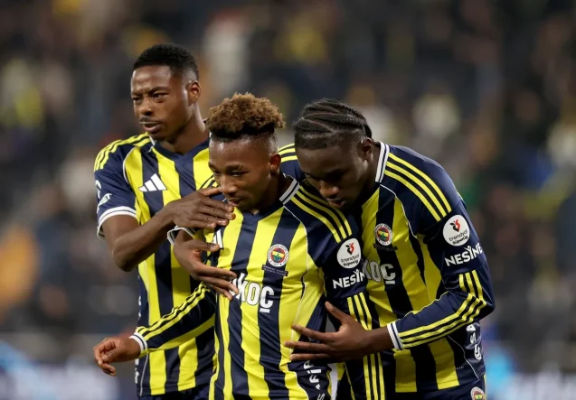 fenerbahceden-hollanda-cikarmasi-ayni-takimdan-3-oyuncu-tribunden-izlendi-yonetimden-3289992_202603241003_1