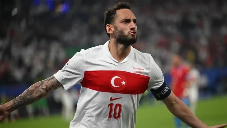 galatasaray-hakan-calhanoglu-transferinde-mutlu-sona-yakin-odenecek-bonservis-belli-o-3290699_202603270922_2
