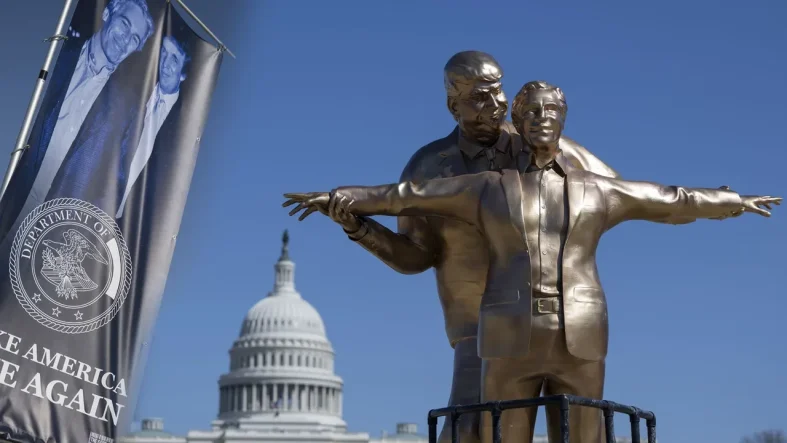 iranla-basi-dertte-olan-trumpi-cileden-cikaracak-jeffrey-epstein-heykeli-titanikin-me-3287448_photogallery_1