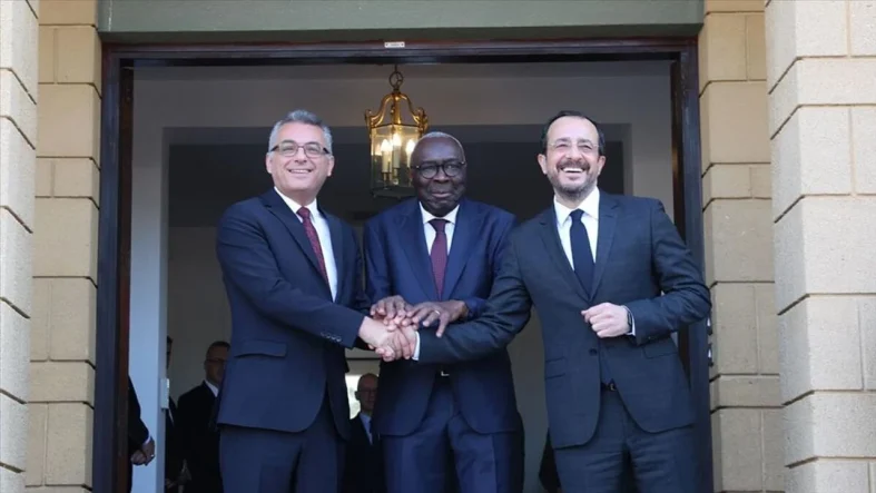 kktc-cumhurbaskani-erhurman-ile-gkry-lideri-hristodulidis-ara-bolgede-gorustu