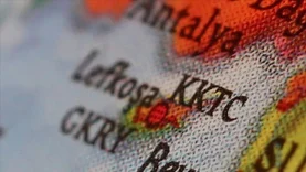 kibrista-turk-tarafina-cirkin-saldiri-rum-tarafindan-tas-ve-patlayici-madde-atildi-3291876