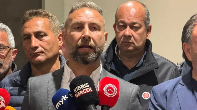 m-a-v-i-s-o-k-u-l-l-a-r-a-c-i-k-m-i-kibris-gercek-haber-kibris-haberleri-lefkosa-girne-kktc-sondakika-gundem-editor