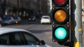 trafikte-her-seyi-degistirecek-dorduncu-renk-trafik-isiklari-degisiyor-mu-wozc