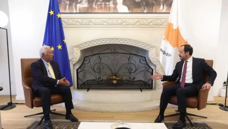 hristodulidis ve costa.png otururlarkene