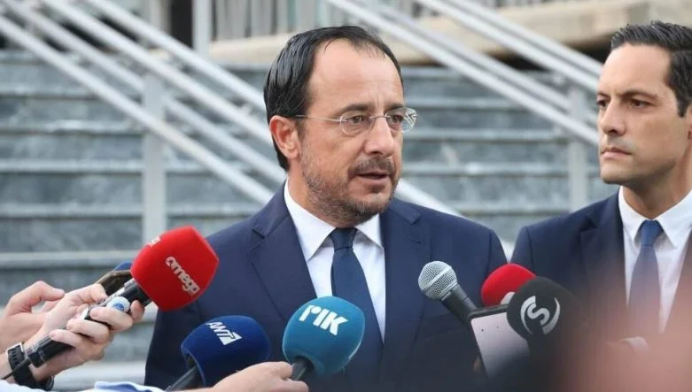 v2nikoshristodulidis_1728897316