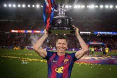 lewandowski-barcelona-defterini-resmen-kapatti_6585af888a_amp