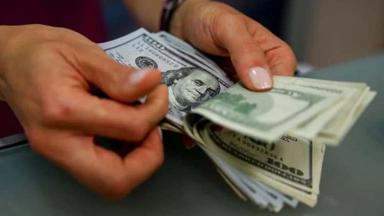 dolar-2400792