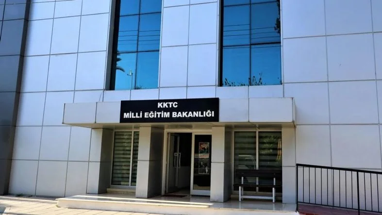 1787380601966bakanlık bina