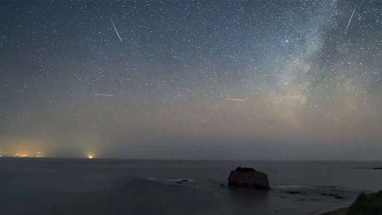 gokyuzunde-isik-soleni-perseid-meteor-yagmuru-icin-tarih-bel-ud5a