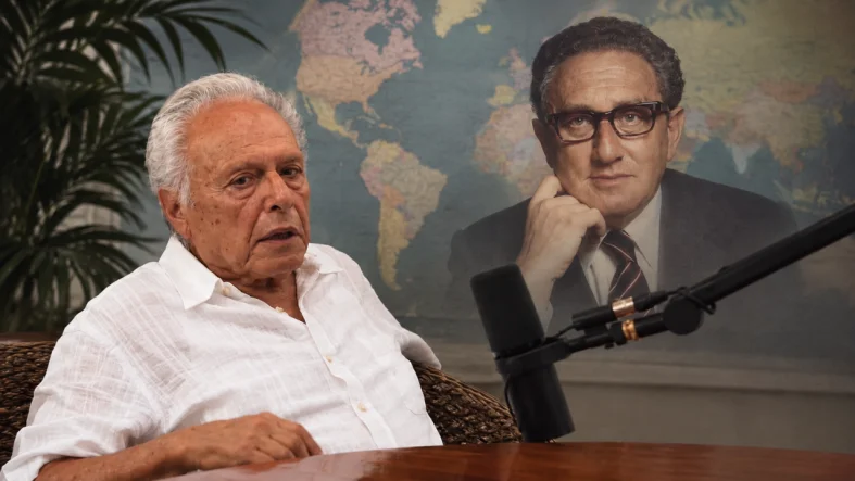 Rum tarihçi Kossifos ve Kissinger