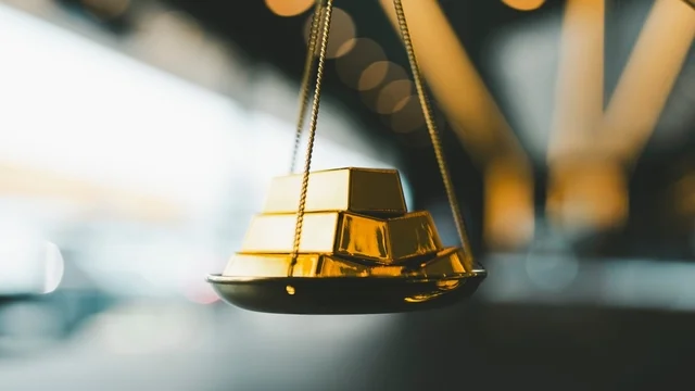 Gold,With,Balance,Scale.,Money,Management,,Financial,Plan,,Time,Value