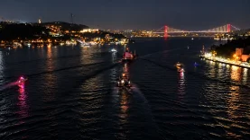 Gece Boğazı’nda Işıklar ve Tekneler