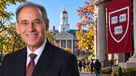 Harvard Kampüsünde Sonbahar Portresi