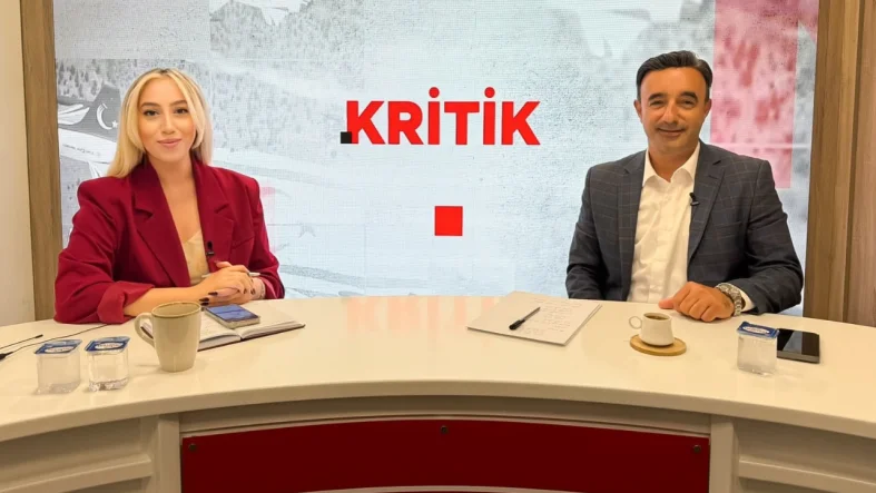 Mavi ve Yeşil Minimalist Canlı Yayın Youtube Küçük Resmi