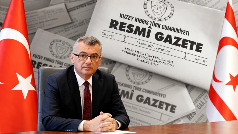 Resmî Gazete Önünde Yetkili Portresi