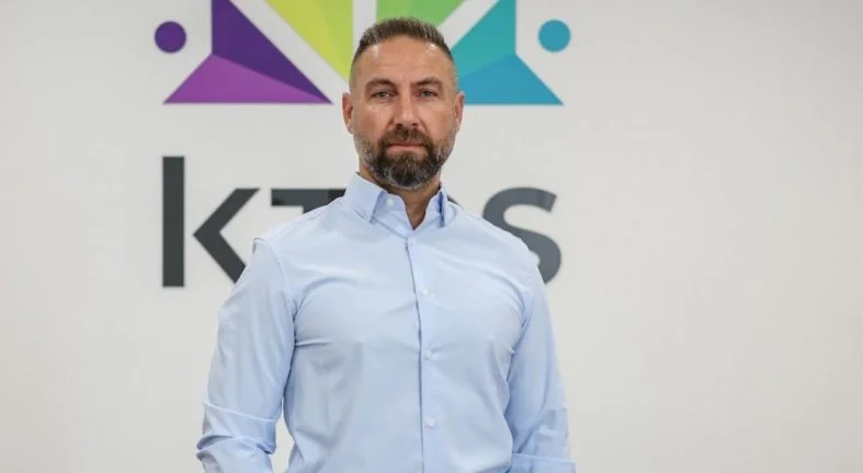 burak-mavis (1)